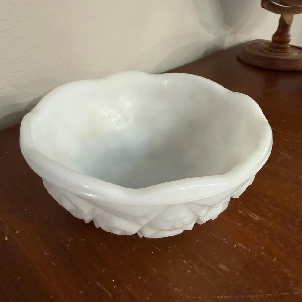 Vintage Toltec by‎ McKee - Milk Glass Bowl